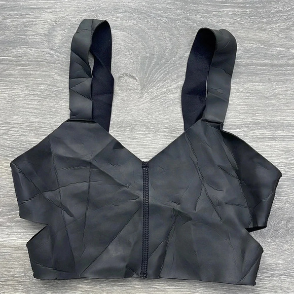 Mikoh Diamond Head Crop Top, black neoprene - Picture 2 of 11